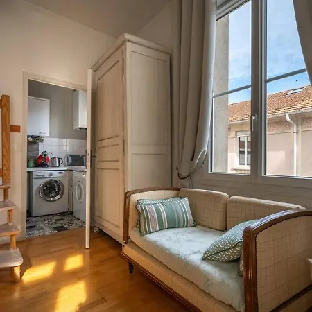 En Centre Apartment