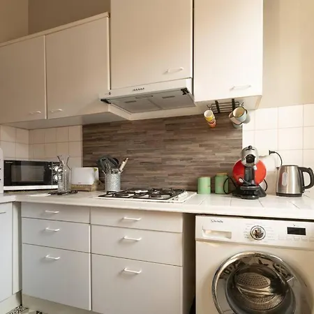 En Centre Apartment *